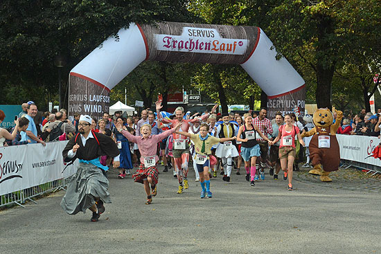 5. Münchner Trachtenlauf am 11.10.2014 im Rahmenprogramm des 29. München Marathons (Foto. Ingrid Grossmann)